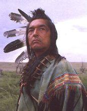 Graham Greene饰演Kicking Bird Graham Greene饰演Kicking Bird